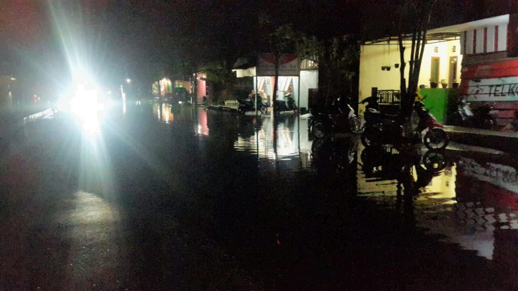 Diduga Saluran Tak Lancar, Hujan 1 Jam, Kota Weda Banjir