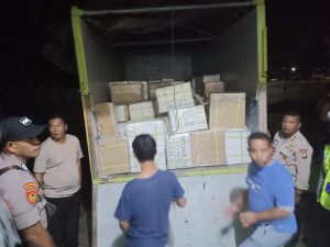 Pukul Dua Belas Malam Logistik Surat Suara Tiba Di KPU Halteng