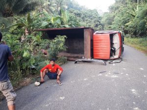 Stic As Patah, Dumptruk Terbalik Ditanjakan Moreala