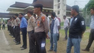 Puluhan Personil Polres Halteng Kawal Ketat Pleno Rekapitulasi Tingkat Kabupaten