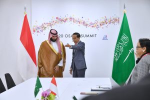 Presiden Jokowi Bahas Kerja Sama Energi Saat Bertemu Pangeran Saudi