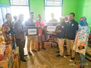 Bawaslu Halteng Salur Bantuan Untuk Korban Gempa di Halsel