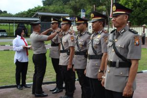 Polres Halsel Gelar Upacara Pelantikan Kabag Ops, Sertijab Dua Kapolsek