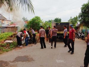 Polres Halteng Gelar Bakti Sosial Bersihkan Lingkungan Cegah DBD