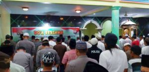 Polres Halteng Bersama Masyarakat Gelar Doa di Masjid Baiturrahman