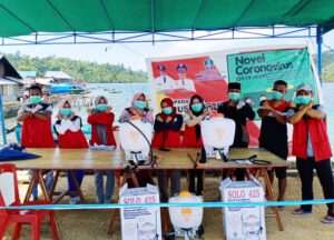 Cegah Covid-19, Brimob Polda Malut Gandeng Puskesmas Gane Lakukan Pemeriksaan Dan Penyemprotan Desinfektan