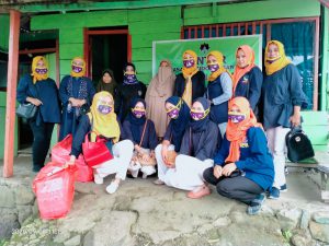 Sebelum Ke-KPU, Tim Perempuan Hello Humanis Berbagi Kebaikan