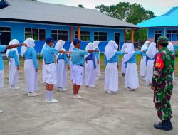 Tanamkan Kedisiplinan, Babinsa Berikan Materi PBB Pada Siswa SMP-N Loseng