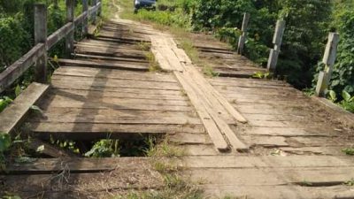 Beginilah Perbincangan Warga dan Wakil Rakyat Soal Jembatan Kayu di SP2 Waleh