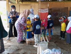 Mendidik Ahklak Yang Sunnah, PAUD IT Wahdah Islamiyah Action Berbagi Sembako dan Takjil