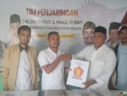 Serius Maju Calon Bupati Sula, Hi Amir Soamole Kembalikan Formulir Pendaftaran ke 4 Parpol 