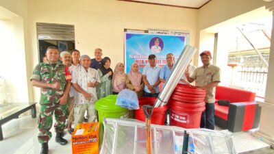 Walikota Ternate Serahkan Bantuan Langsung Dana 200 Juta UMKM di Kelurahan Tahun 2024 untuk Pemberdayaan Masyarakat