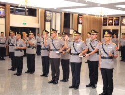 Kapolri Pimpin Serah Terima Jabatan dan Kenaikan Pangkat 6 Pejabat Tinggi Polri