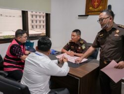 Kejaksaan Agung Serahkan 9 Tersangka Kasus Impor Gula ke JPU