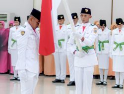 Bung Iky Kukuhkan 60 Paskibraka Halteng 2025