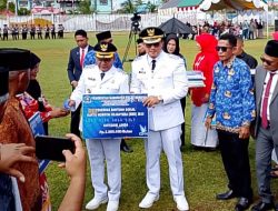 Hore…! Janda Lansia di Morotai dapat Tunjangan dari Bupat Morotai