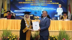 Perwira Tinggi TNI AL Raih Doktor Cumlaude Dari FEB Universitas Trisakti